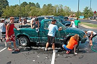 Teen church group has a donation car wash to help victims of Katrina Hurricane in Los Angeles Gulf Coast of USA