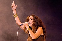 Lynda Thalie, Algerian singer