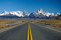 Road. Monte Fitz Roy. Argentina.