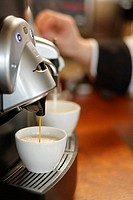 Brewing coffee in espresso machine