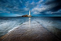 England, Tyne and Wear, Whitley Bay  Incoming tide engulfs the causeway linking St Mary´s Island & lifehouse to the mainland