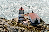 Point Reyes National Seashore, CA: The Point Reyes Lighthouse stands on a promintory over the Pacific Ocean