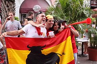 Amateur celebrating the victory of Spain vs Paraguay 2010 World Subafrica futball