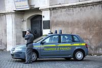 Telephoning police officer of the Guardia di Finanza in Rome