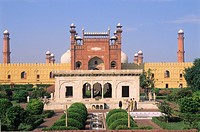 Pakistan, Punjab, Lahore, World Heritage Site, Hazuri Bagh garden and Badshahi mosque.