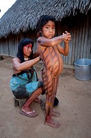 Xingu indians paint their body, Amazone, Brazil