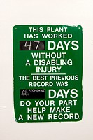 A sign marking off the number of days since the last work-related injury