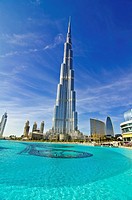 Burj Khalifa, world´s tallest tower, in Dubai, United Arab Emirates