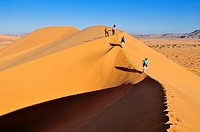 people on the sanddunes of Erg Tihoulahoun, Immidir, Algeria, Sahara, North Africa