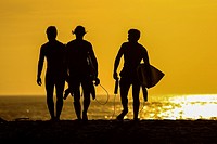 3 friends going to surf in Ericeira, in Portugal