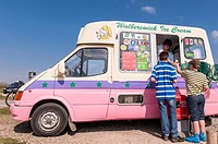 Walberswick, Suffolk, UK. 6th May 2013. Two boys enjoy the sunny weather on Bank Holiday Monday 6th of May 2013 as they buy ice creams at Walberswick,...