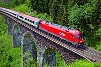 Austrian Federal Railway, ÖBB, Passenger train on the Hundsdorfer viaduct.