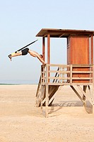 man playing sports on the beach with trx.