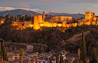 The magnificent Alhambra palace, illuminated at dusk. On the right the Alcazaba (Moorish castle). In the foreground the Albaicín, Granada´s characteri...