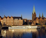 Germany, Bremen, Weser, Freie Hansestadt Bremen, Weser riverbank, promenade, old town, evening, sunset, church towers, evangelic parish church Unsere ...