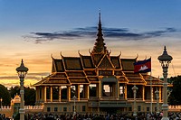 Sunset at the Moonlight Pavilion (Preah Thineang Chan Chhaya), is an open-air pavilion that serves as stage for Khmer classical dance. The Royal Palac...