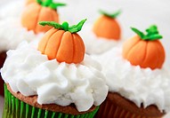 Pumpkin spice cupcakes with vanilla frosting.