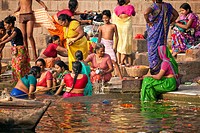hindu worshippers bathing in the Ganga river, Varanasi, Uttar Pradesh, India, Asia