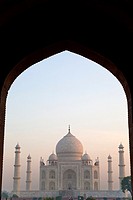 Taj Mahal at sunrise, Agra, Uttar Pradesh, India.