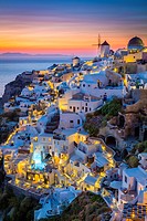 Iconic sunset in the town of Oia on the greek island Santorini (Thera). Santorini, classically Thera and officially Thira, is an island in the souther...