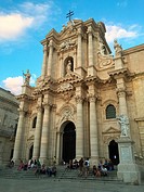 Tourists in front of the Baroque Duomo cathedral, Syracuse, Sicily, Italy, Europe