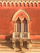 Window facade of Venezian style building in Via Garibaldi, Syracuse, Sicily, Italy, Europe