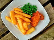 Chicken and Chips . The George Inn pub, Norton Saint Philip, Bath,. Somerset. England. United Kingdom.