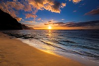 Sunset over the Na Pali Coast from Ke'e Beach, Haena State Park, Kauai, Hawaii USA.