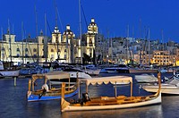 ´´Luzzu´´ in the port of Senglea (Isla) with Birgu´s Marina (Vittoriosa) in the background, Three Cities, Malta, Southern Europe.