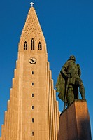 Hallgrimur Church (Hallgrimskirkja) and monument to Erik. Reykjavik, Iceland