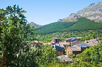 Overview of the village and Ocejon peak. Valverde de los Arroyos, Guadalajara province, Castilla La Mancha, Spain.