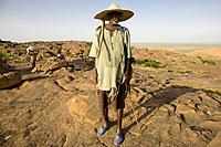 Mali. Dogon Country. Peasant between Nombori and Begnimato villages, in the upper part of Bandiagara escarpment.