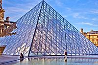 Louvre Museum, Musee du Louvre, Glass Pyramid, by architect I M Pei, main courtyard Cour Napoleon, Louvre Palace, art museum, Paris, France, Europe.