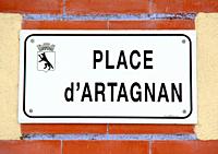 plaque de la place d'artagnan, lupiac, gers, occitanie.