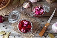 Preparation of fermented beet kvass with onions, garlic and spices.