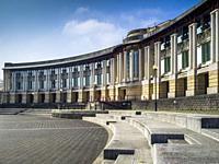 Lloyds amphitheatre and curved building by the harbourside in Bristol centre, Gloucestershire, England, UK. Lloyds Amphitheatre is a huge outdoor area...