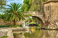 Saint-Marcel Bridge (17th century) ove Canal du Midi, le Somail, Aude Department, Languedoc-Roussillon, France.