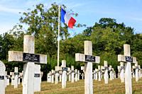 Commonweatlth war Graves. French military cemetery comprising 328 graves of Columeriens, English, Dutch and Africans who died for France in 1914-1918....