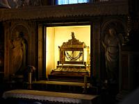 Rome (Italy). Relic of the chains with which they bound Saint Peter during his imprisonment in Jerusalem inside the San Pietro in Vincoli basilica in ...