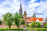 Ulm, Baden-Württemberg, Germany: The historic houses of the Fishermen´s Quarter (Fischerviertel), the old town wall, the Leaning Tower (Metzgerturm) a...