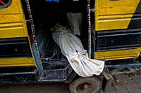 Corpse in a public transport. The body is carried to the Varanasi cremation ghats to be burnt ( India).