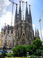 Construction of the Sagrada Familia basilica in July 2005, Barcelona, Catalonia, Spain. La Sagrada Familia designed by renown architect, Antoni Gaudi,...