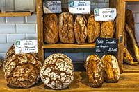 France-Nouvelle Aquitaine-Gironde- large selection of breads, in a bakkery at Bordeaux.