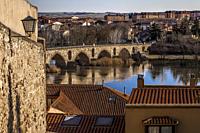 Stone bridge, Duero river, Zamora city, Zamora Provience, Castile and Leon, Spain, Europe.