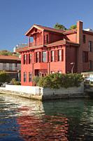 View of the traditional seaside residences in Beykoz village, a neighbourhood on the Asian side of the Bosphorus in Beykoz district, Istanbul, Marmara...