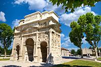 Arc de Triomphe, Orange, Vaucluse, Provence-Alpes-Côte d’Azur, France, Europe The Arc de Triomphe in Orange, Vaucluse, is a Roman triumphal arch that ...