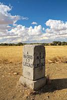 """A Madrid 17 leguas"". Old road marker with the inscription ""To Madrid 17 leagues"". Road in the province of Ávila