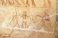 Egypt, Saqqara, tomb of Horemheb, inner room, East Wall South side, an officer and a servant bringing water.
