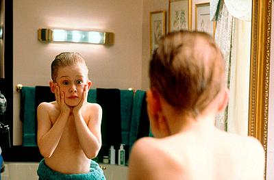 Film Still from Home Alone Macaulay Culkin © 1990 20th Century Fox-stock-photo