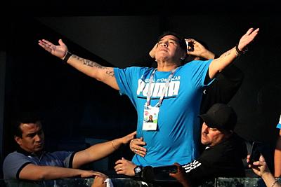 26 June 2018, Russia, Moscow: Soccer, World Cup 2018, Preliminary round, Group D, 3rd game day, Nigeria vs Argentina at the St. Petersburg Stadium: The former Argentina soccer player Diego Maradona standing in the stands. Photo: Cezaro De Luca/dpa. - St. Petersburg/Russia-stock-photo